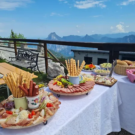 Christophorushuette Am Feuerkogel *